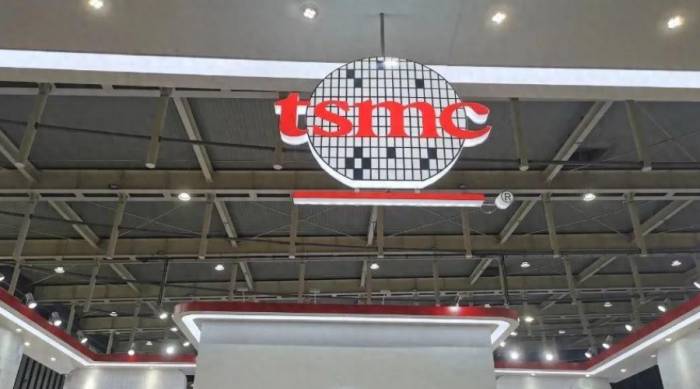 TSMC is heavily pulling EUV lithography machines